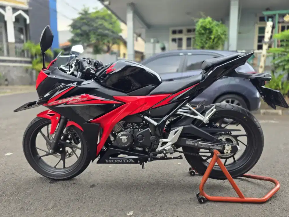 DIJUAL CASH NEW HONDA CBR 150R THN 2018 PAJAK IDUP SIAP PAKAI