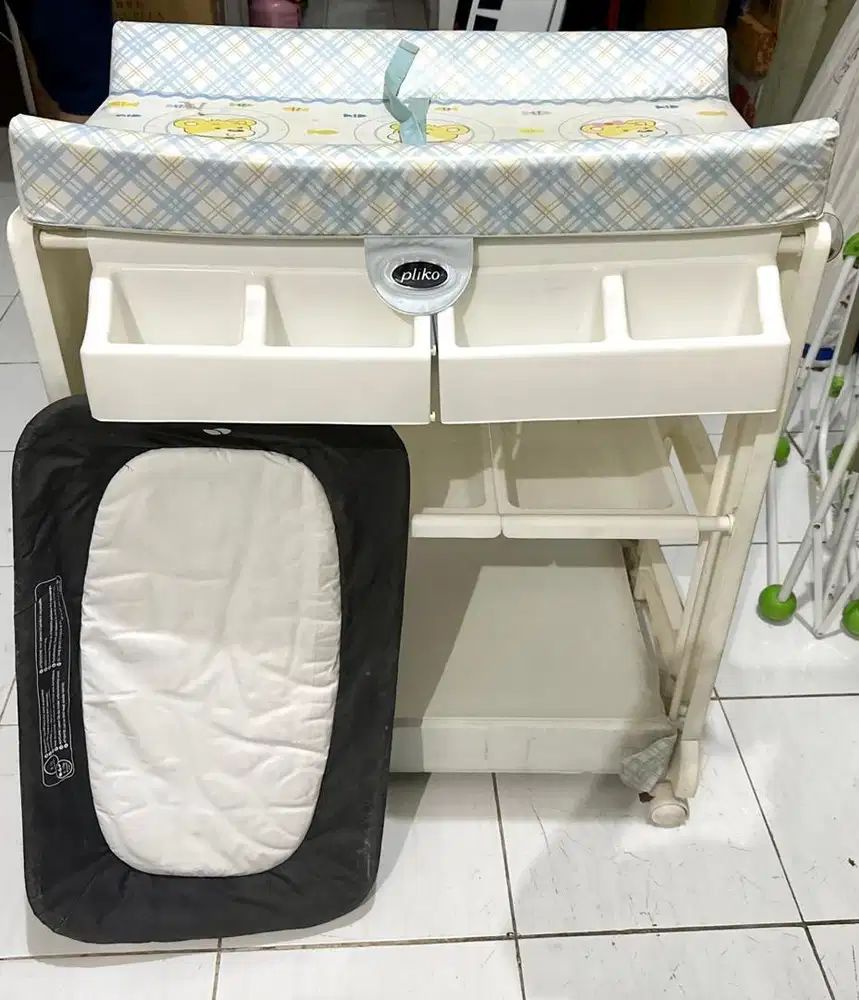 DIJUAL MEJA UNTUK GANTI PAMPERS BAYI