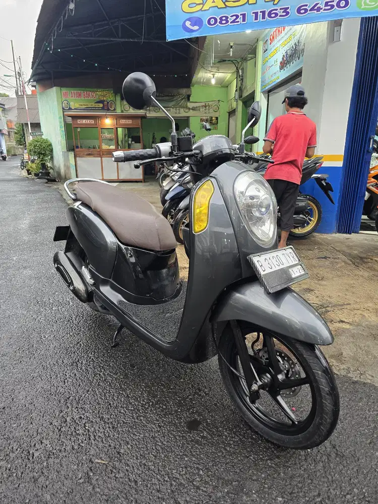 DIJUAL CASH HONDA SCOOPY CBS FI THN 2014 PAJAK IDUP SIAP PAKAI