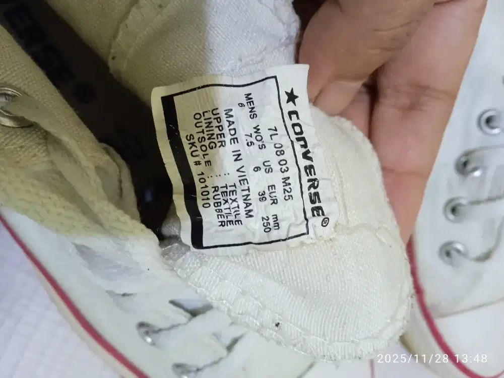 Sepatu converse ori msh terawat