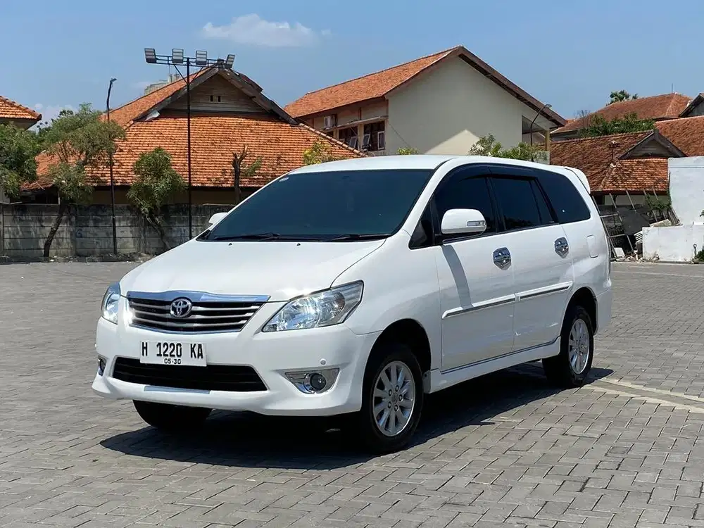 INNOVA V DIESEL AT 2013