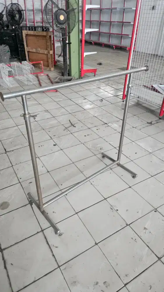 Rak Gantung Baju Stand — Tinggi Adjustable — Ex Retail