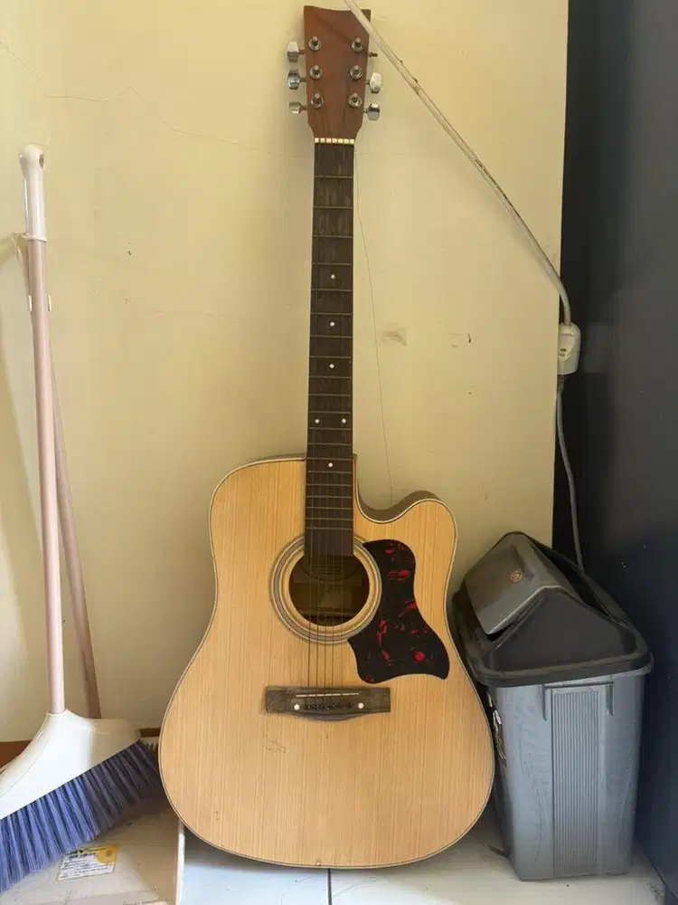 gitar akustik yamaha