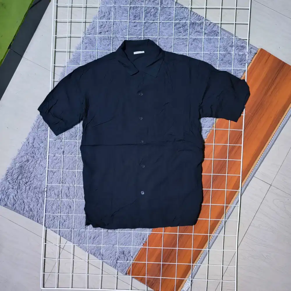 G u short shirts
Sz S fit M

Kond 9.7/10 like new