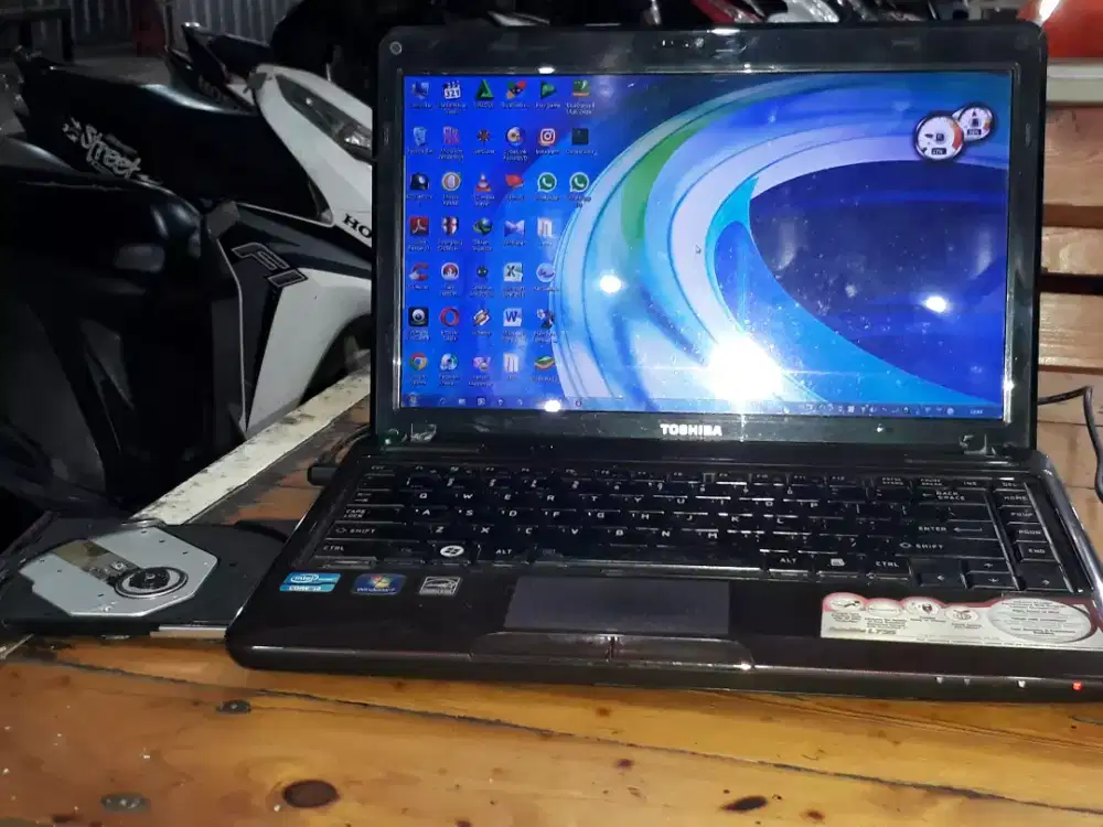 Laptop Toshiba Satellite L 735