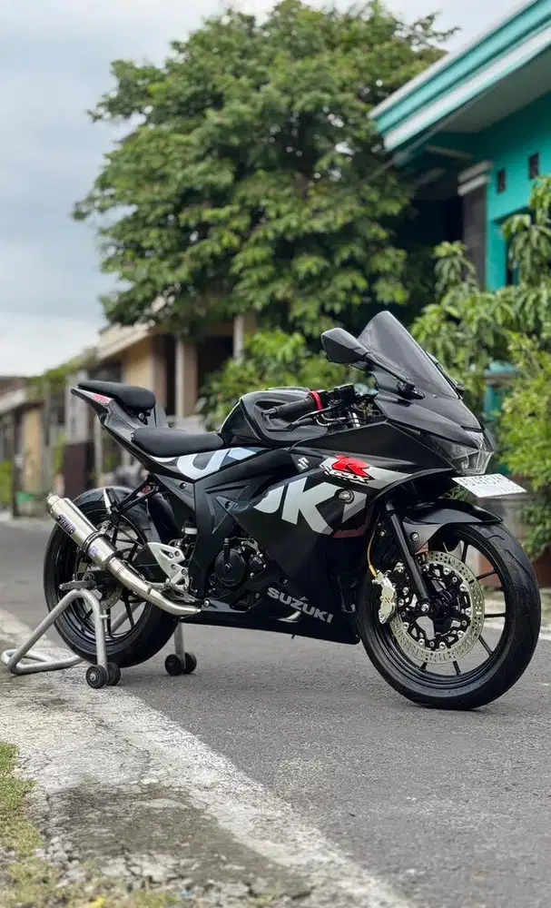 Suzuki GSX 150 R KEYLESS BLACK CAKEP GAGAH