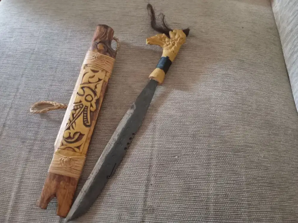 Koleksi pedang Mandau mini bekas peninggalan Mbah kuno antik