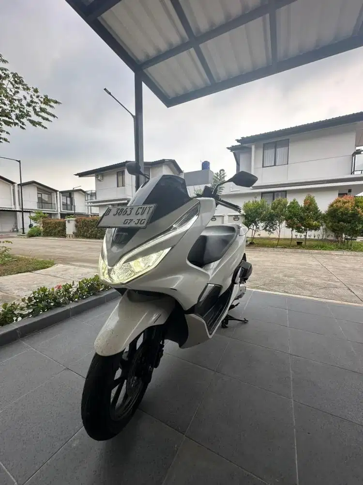JUAL SANTAI PCX CBS PUTIH 2018 TERAWAT