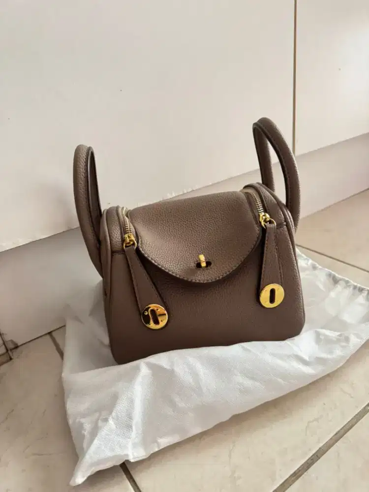 Di jual cepat dan murmer tas merk Louve