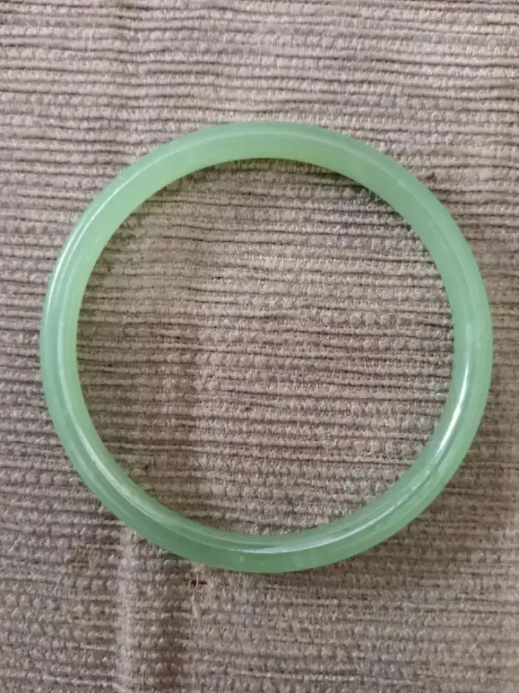 Koleksi Giok hijau, putih dan merah antik