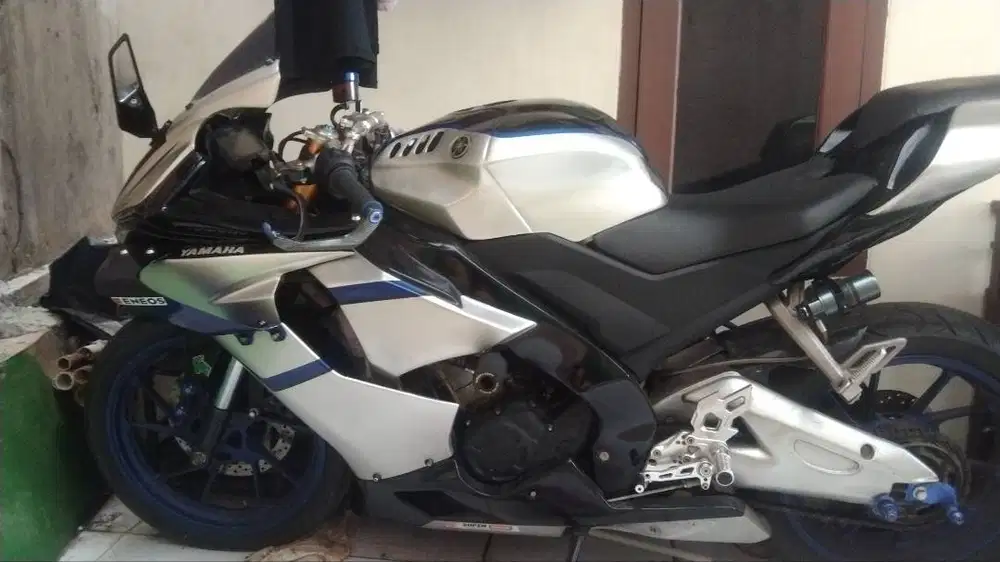 Yamaha R15 v3 full modif R1m