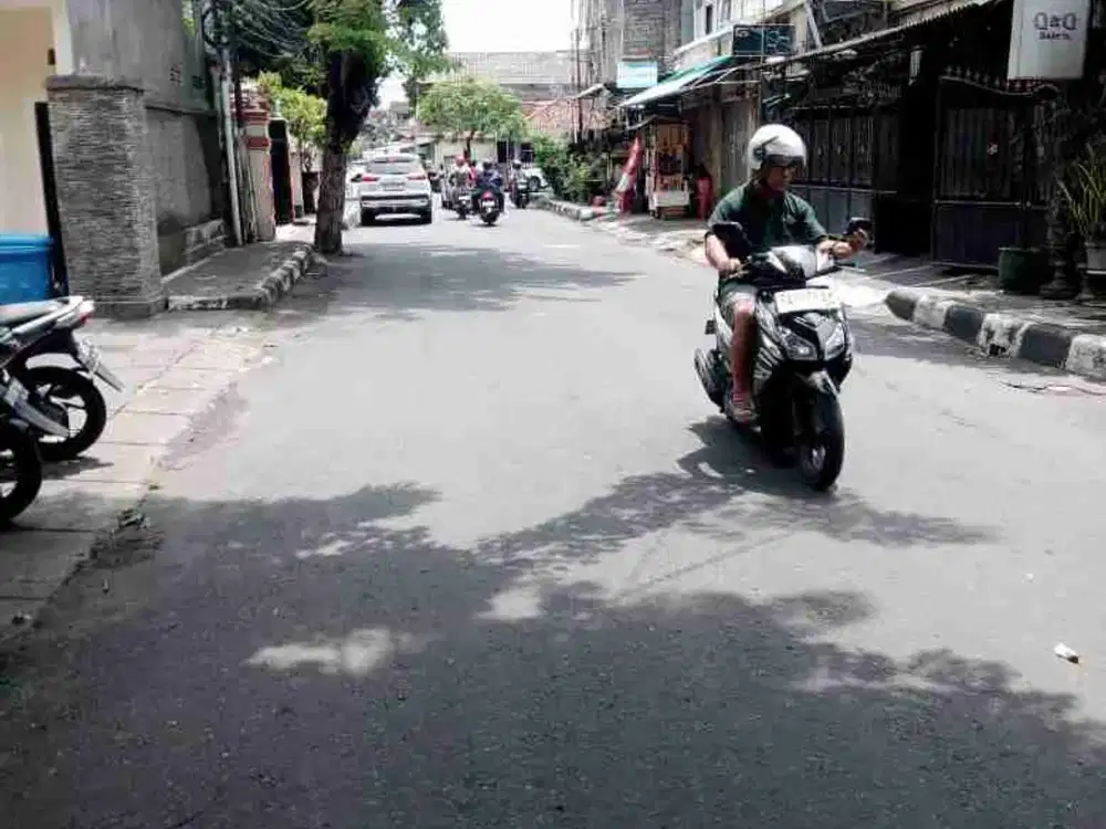 TANAH + BANGUNAN LAMA DI SANGGAH DENPASAR