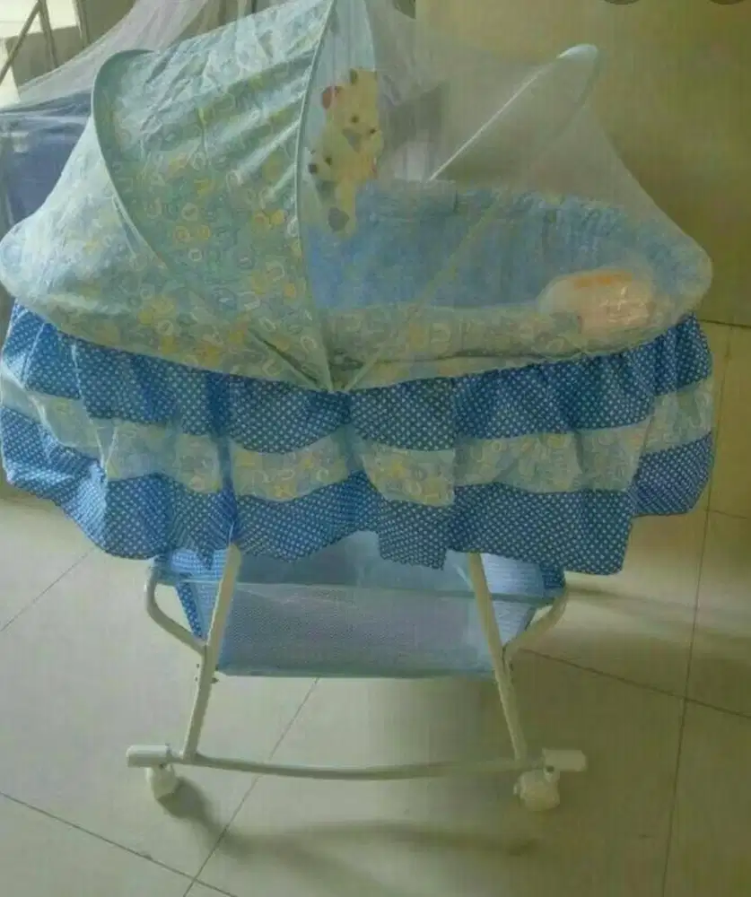 Keranjang bayi pliko