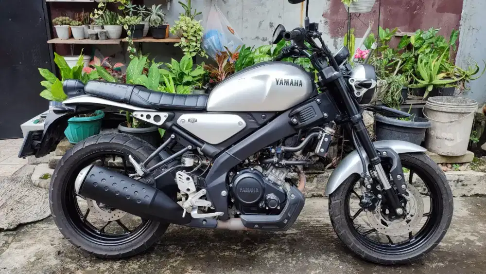 Yamaha XSR 155 2023 Silver Pajak Panjang Surat lengkap Low Km Mulus