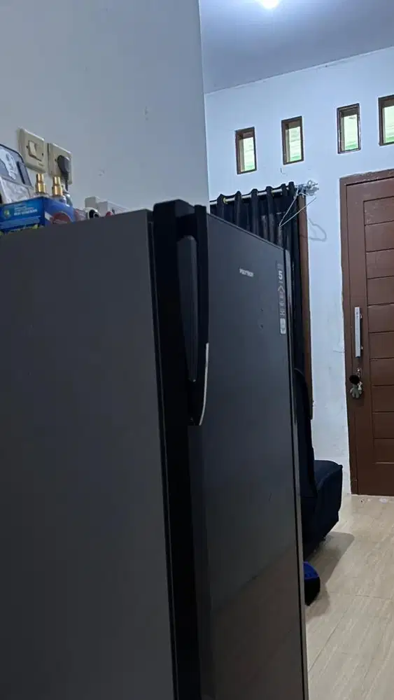 Kulkas Polytron 180Liter