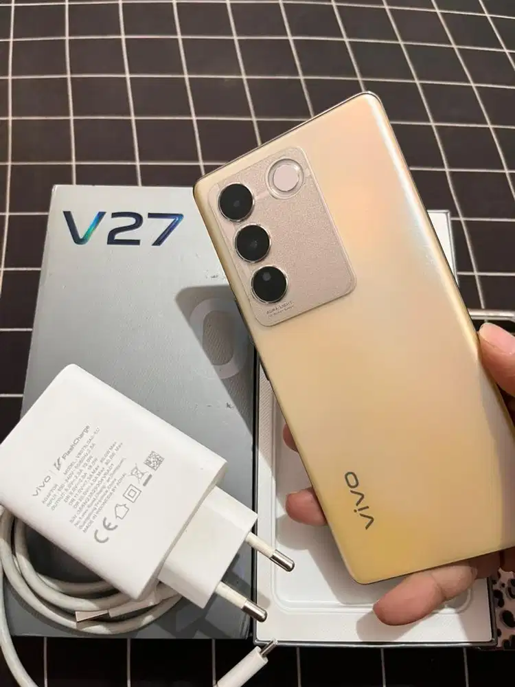 vivo V27 5G ram 8+8/256