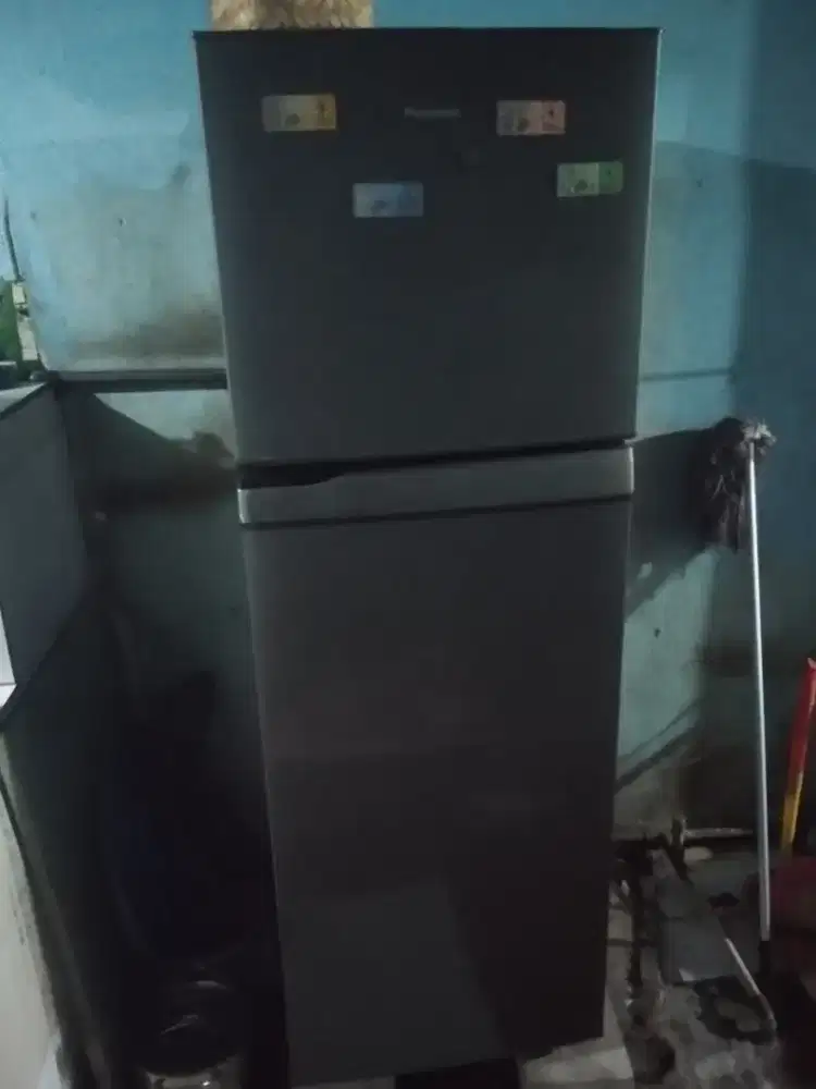 Lemari pendingin/kulkas 2 pintu