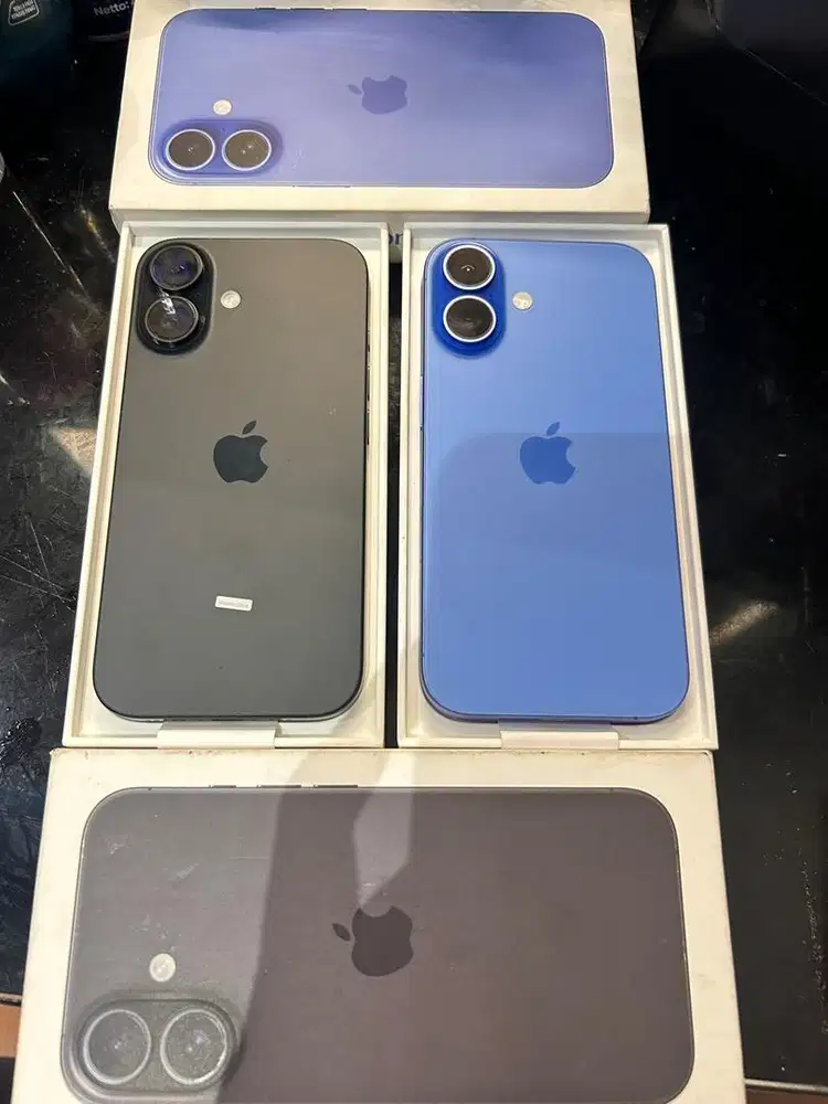 IPHONE 16 128 Gb Ibox blue andk black masih garansi