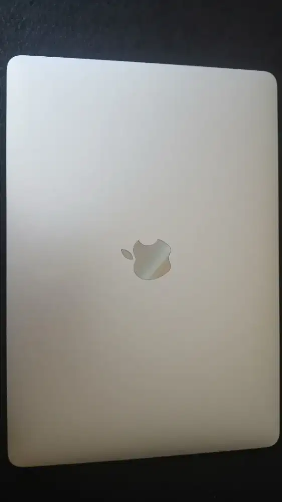 Dijual macbook air 2020