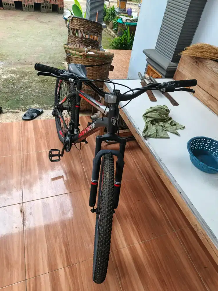 SEPEDA GUNUNG Kondisi Mulus