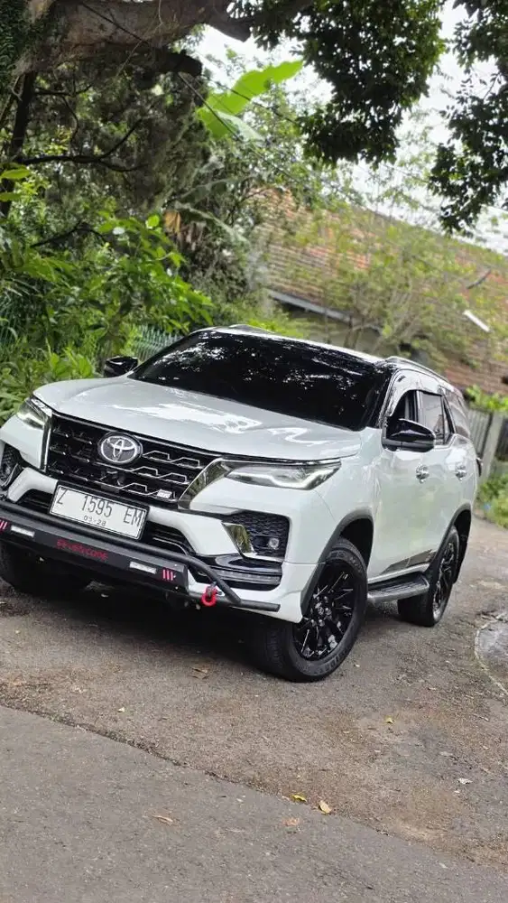 Toyota fortuner GR 4x4 automatic 2023