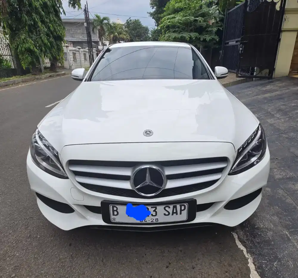 MERCEDES BENZ C200 2018 PUTIH