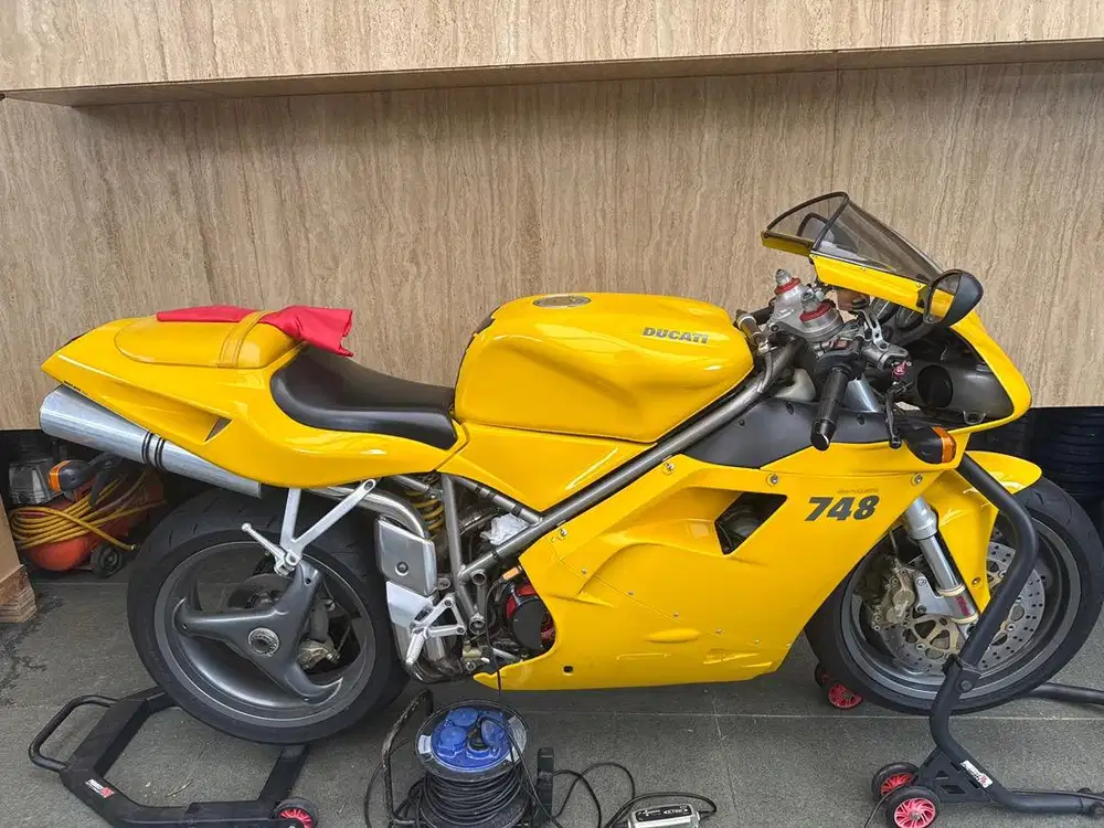 Ducati 748 desmoquattro biposto