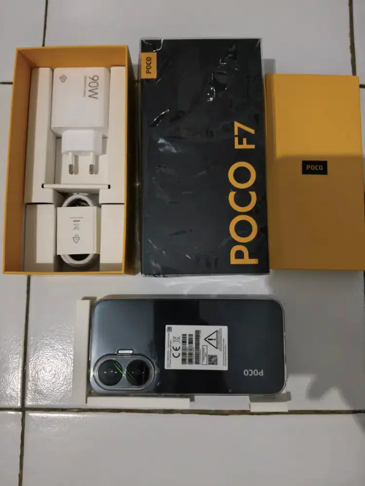 Handphone Poco F7 Black 99,9% Like New dan Fullset (Nego Pertamax)