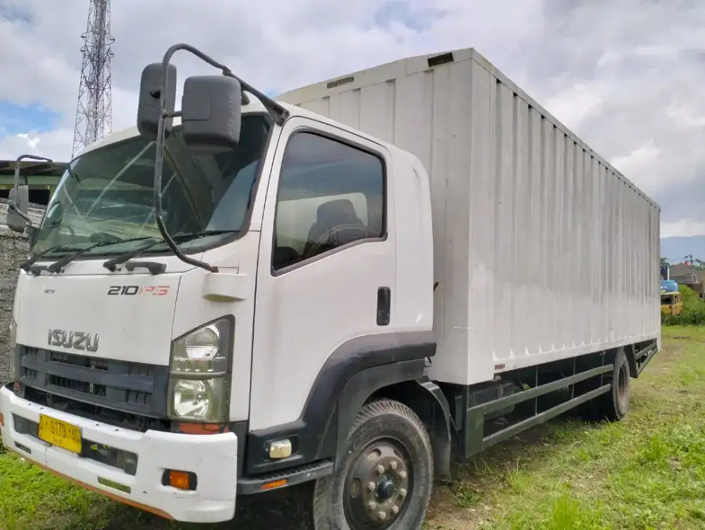 Isuzu giga FTR 210 ps Long sasis 8.5 m tahun 2016 bok besi jumbo