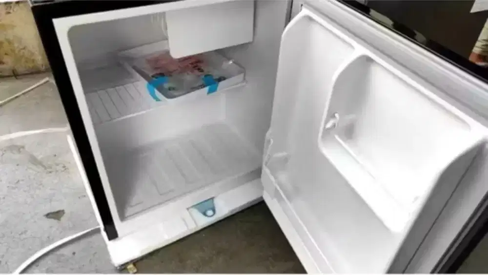 DIJUAL KULKAS GEA MINI PORTABLE