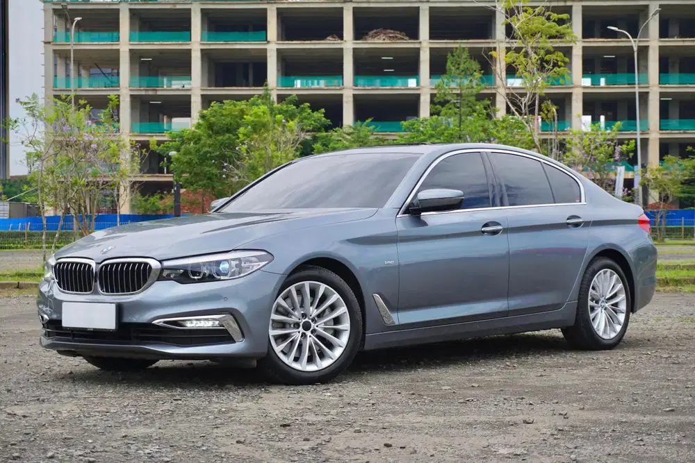 BMW 530i G30
Luxury B48 2017