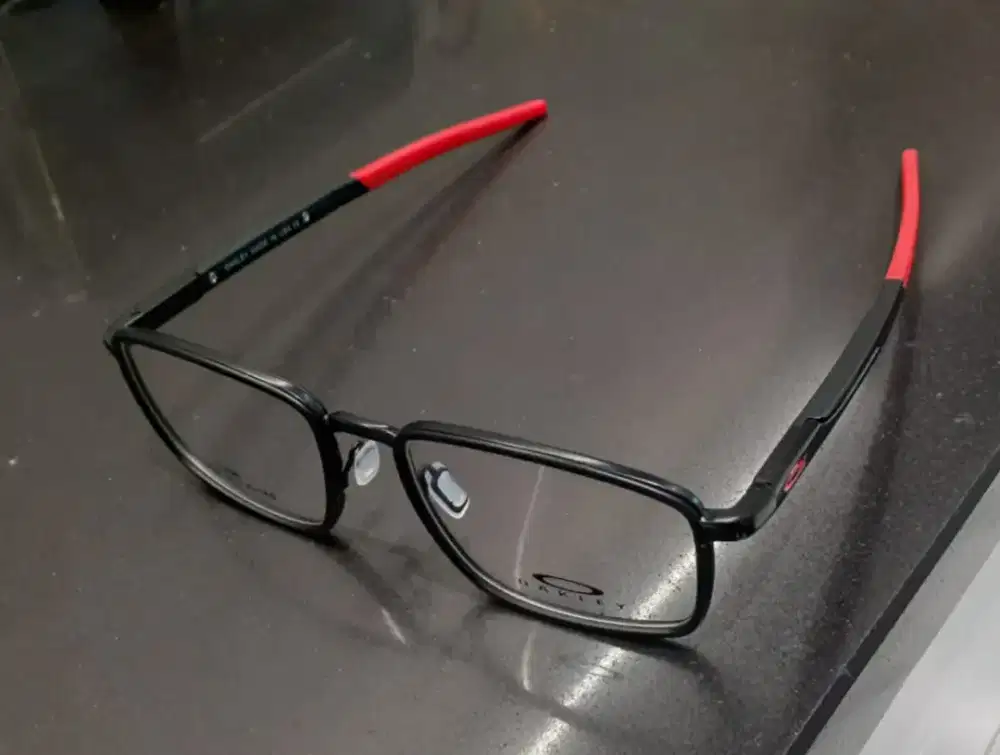 Kacamata Oakley Sporty