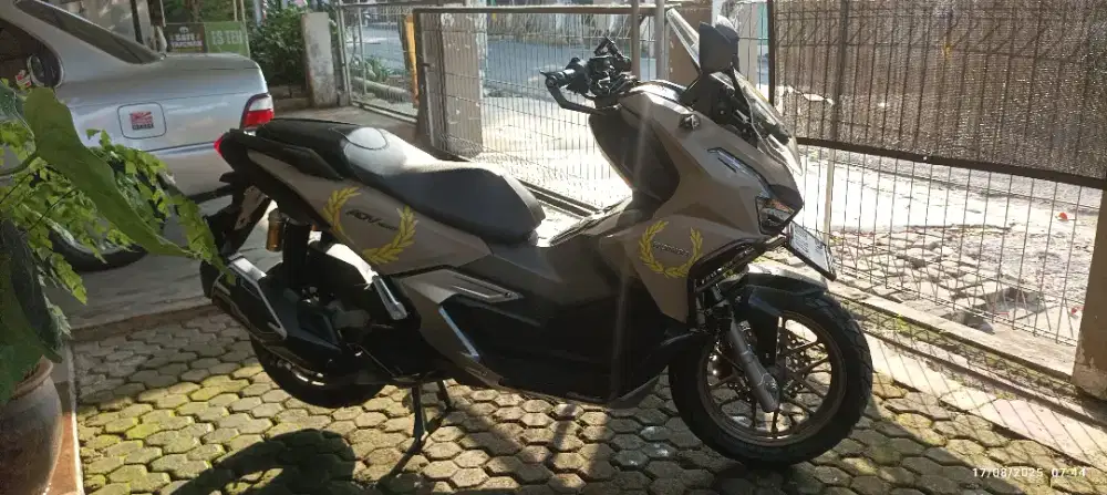 Honda ADV 160 ABS coklat