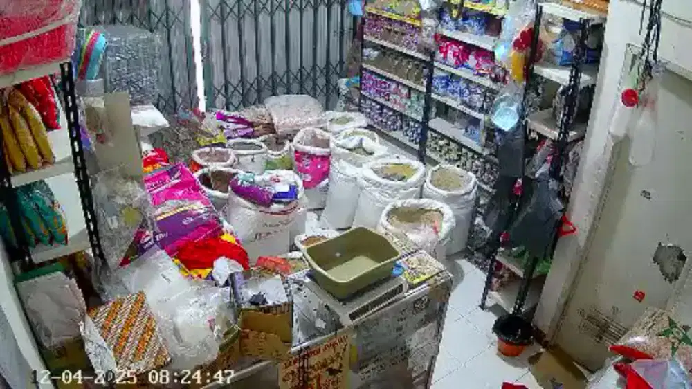 Karyawan Toko makanan hewan