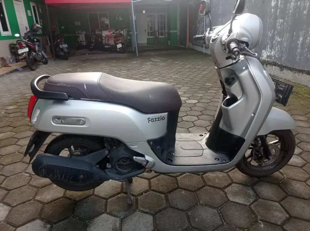 DIJUAL FAZZIO 2023 SILVER WARNA LANGKA