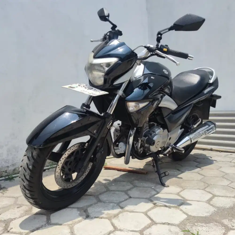 Moge Suzuki Inazuma 2012 hitam