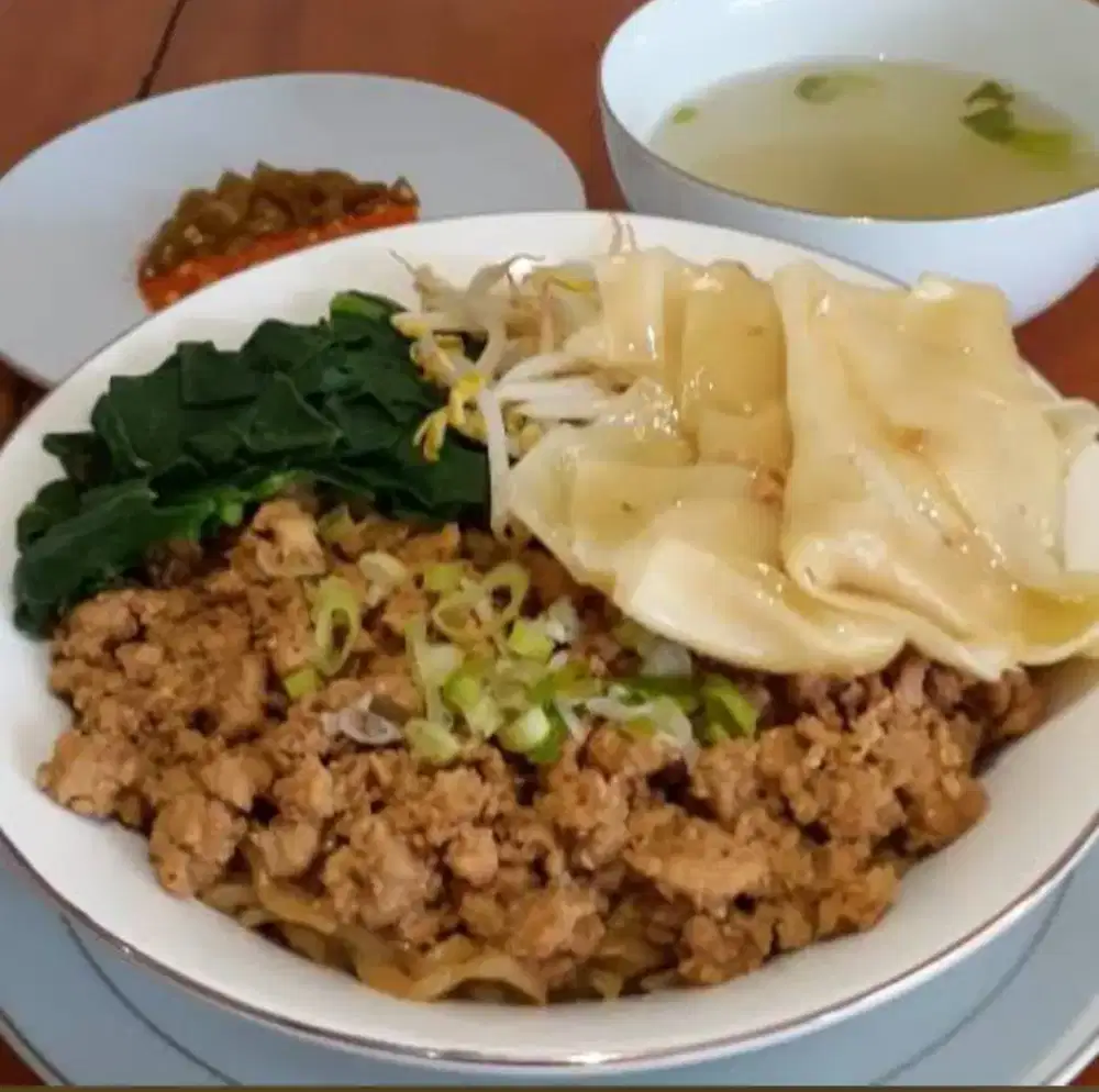 Karyawan untuk warung bakmi