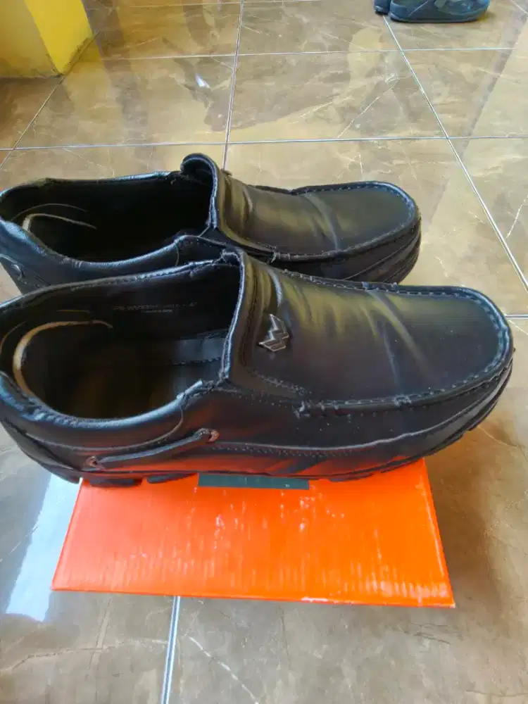 Watchout Sepatu Full Hitam