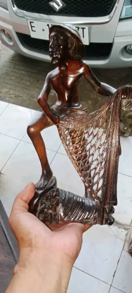 Patung Nelayan Kayu Jati