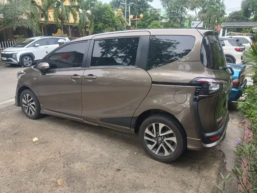 Toyota sienta Q 2016 AT