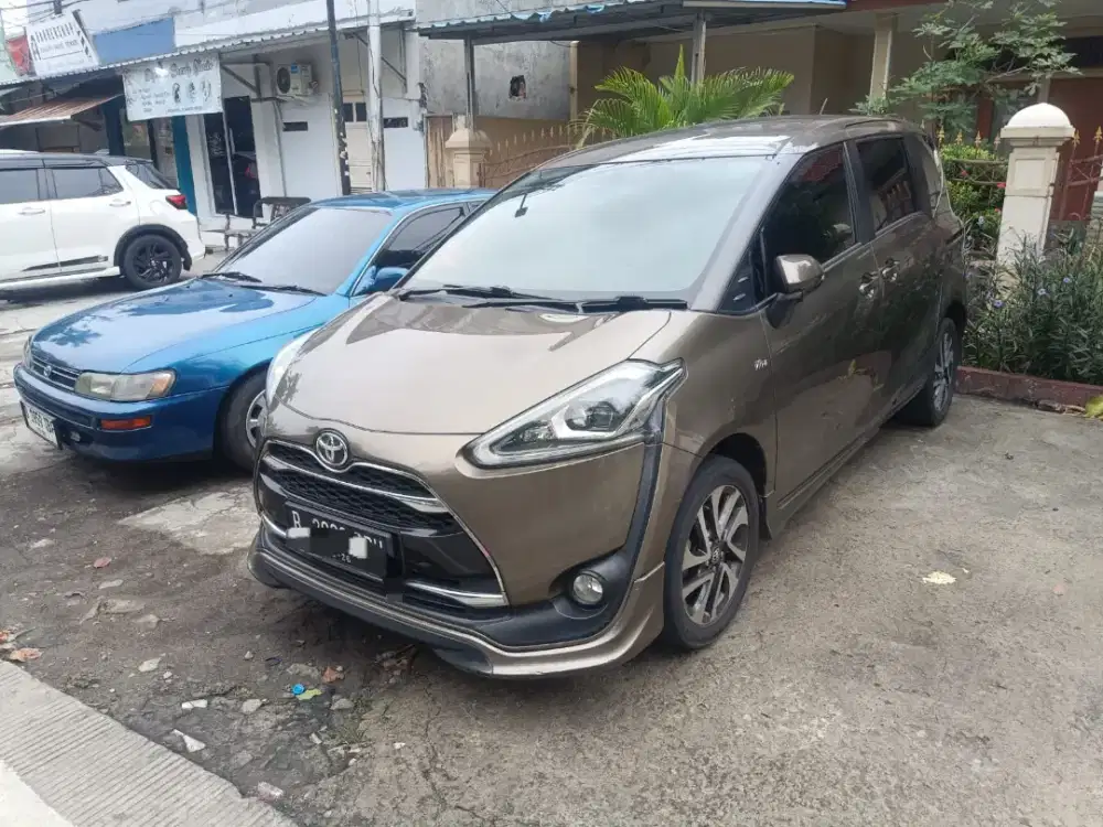 Toyota sienta Q 2016 AT