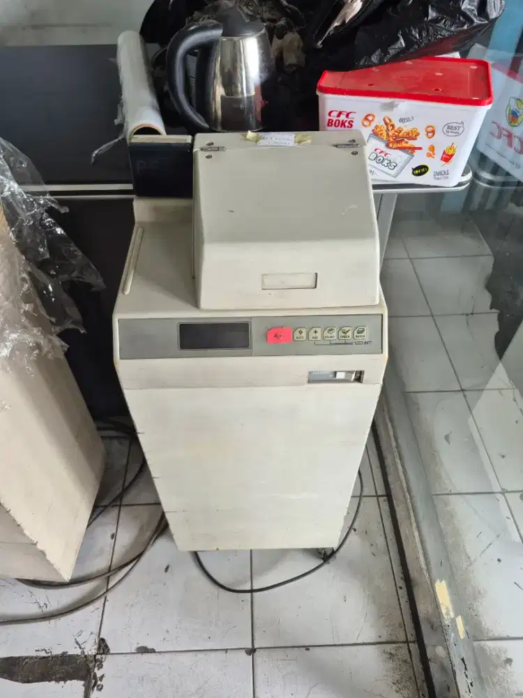 Mesin hotung uang merk : glory