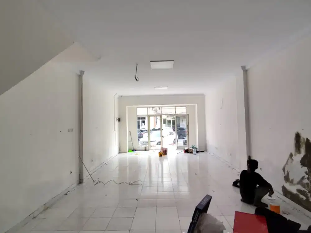 Siap Pakai !! Disewa Ruko / Rukan Exclusive PIK Pantai Indah Kapuk 3,5 Lantai Luas 75m2