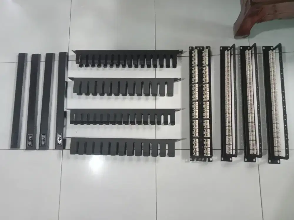 Cable Management dan Patch Panel satu paket