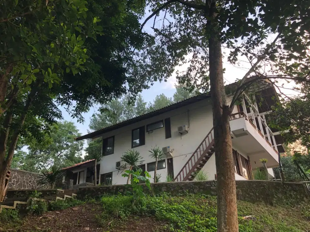 JUAL VILLA LUAS NYAMAN SIAP HUNI SIAP BISNIS SRONDOL BANYUMANIK SEMARANG