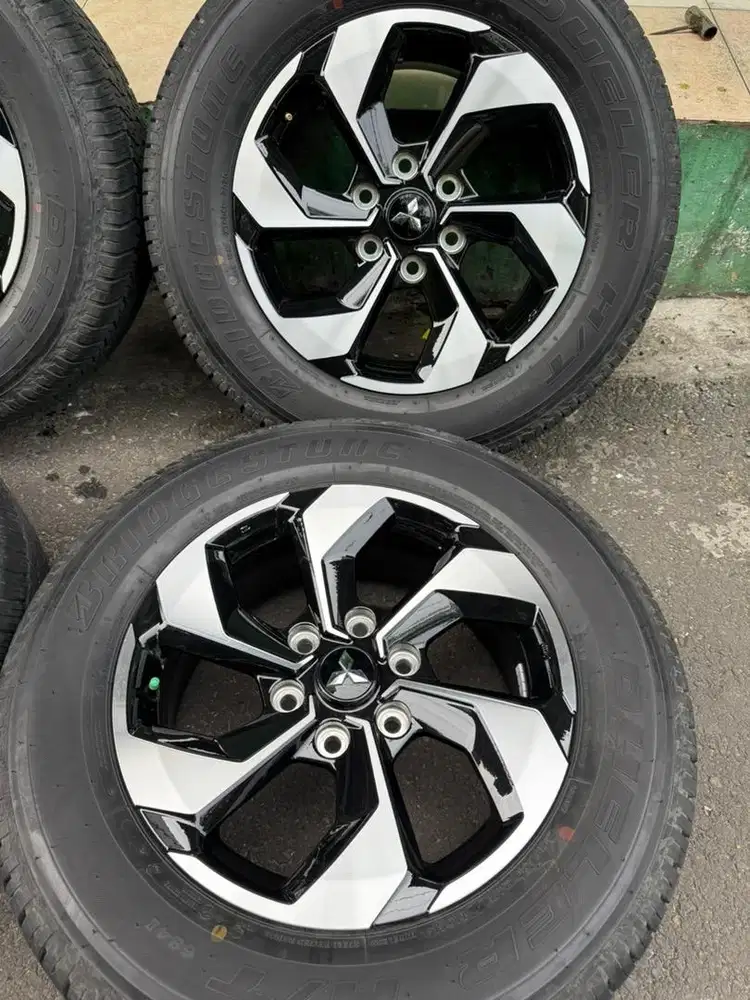 Velg Mitsubishi pajero Dakkar R.18 ori