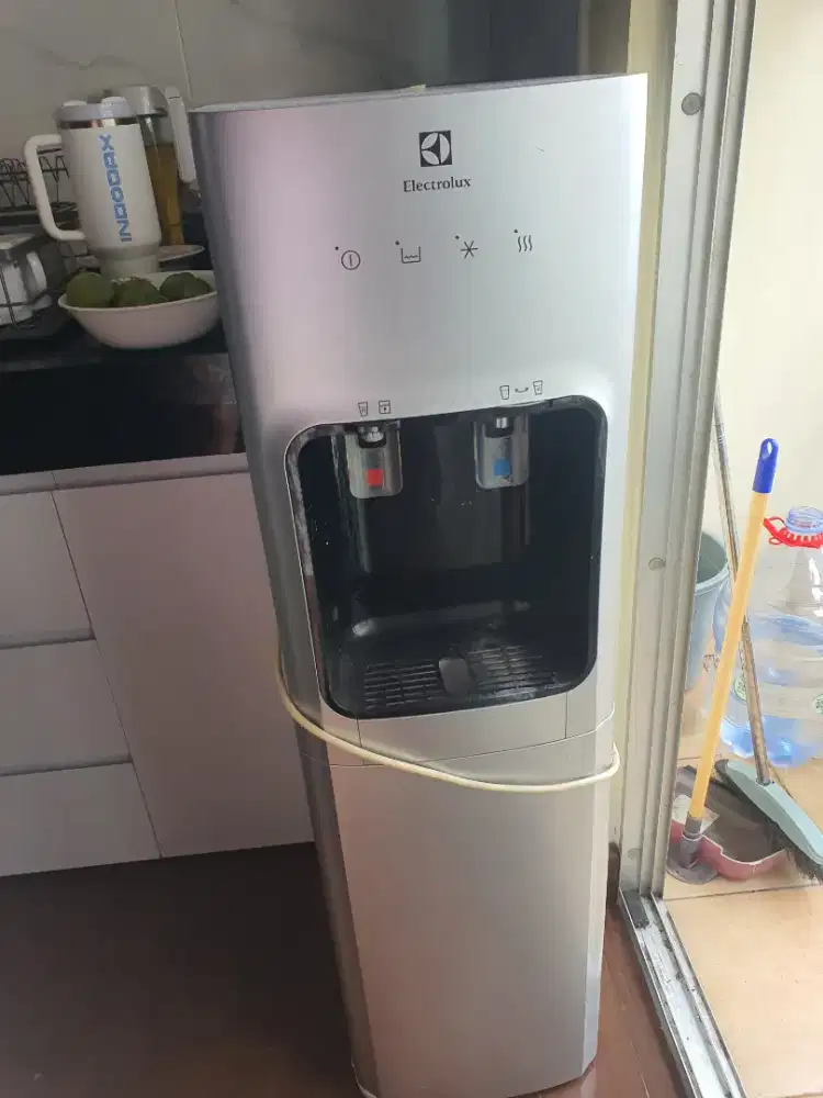 Di jual dispenser galon bawah