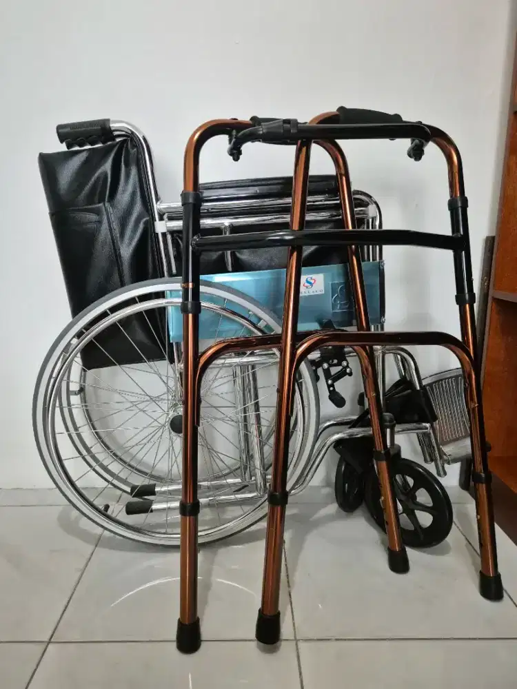 Jual kursi roda (1), walker (1) dan tabung oksigen (3)