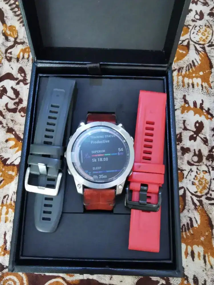 Garmin Fenix 7 Sapphire Solar Titanium with Chesnut Leather Band,