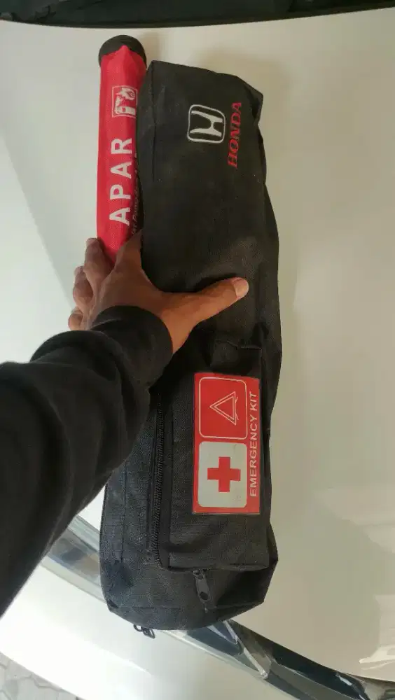 Apar dan segitiga pengaman Honda Brio